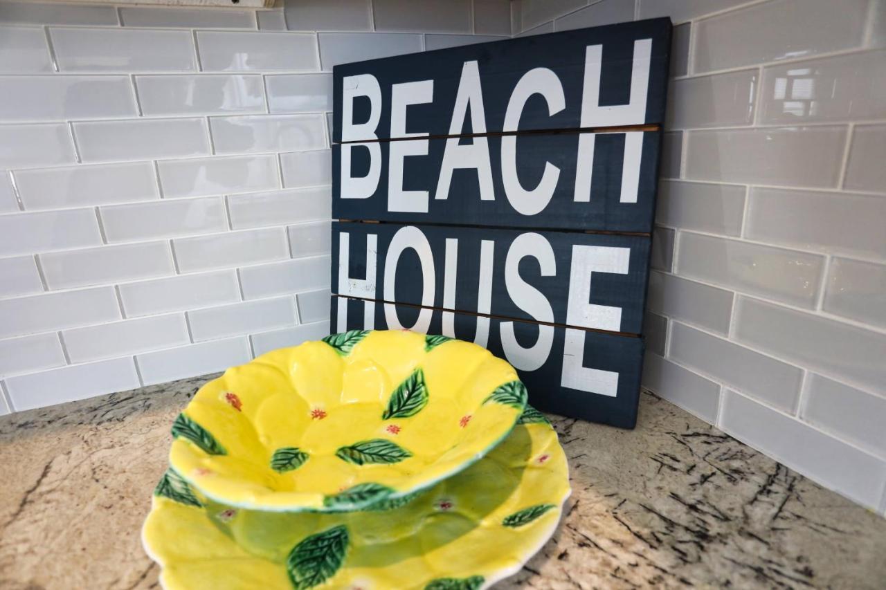 Yellow Beach Haven, Decks, Views, Mere Steps To Sand 갤버스턴 외부 사진