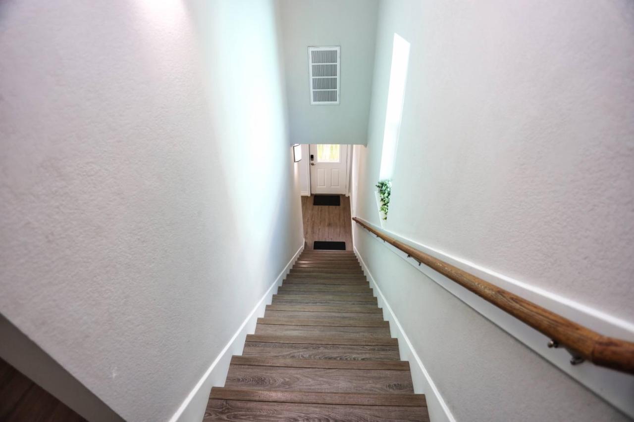 Yellow Beach Haven, Decks, Views, Mere Steps To Sand 갤버스턴 외부 사진